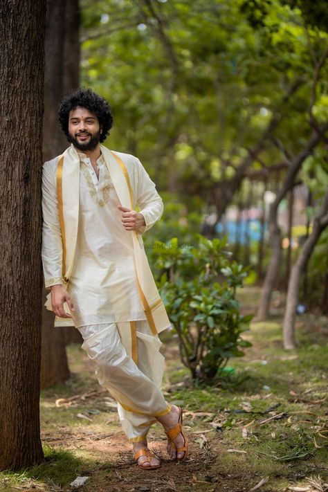 Onam Poses For Men, Pattu Wedding Dress For Men, Plane Kurta For Men, Onam Outfits Ideas For Men, Pattu Dhoti For Men, Onam Outfits Men, Kerala Men Traditional Dress, Kurta Photoshoot Men, Pattu Kurta For Men