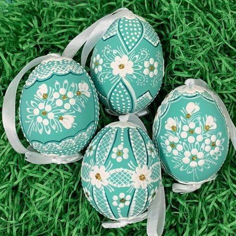 Cool Easter Eggs, Egg Artistry, Unique Easter Eggs, Dot Designs, Easter Paintings, Easter Egg Art, Easter Egg Tree, Eggs Flowers, Easter Egg Dye