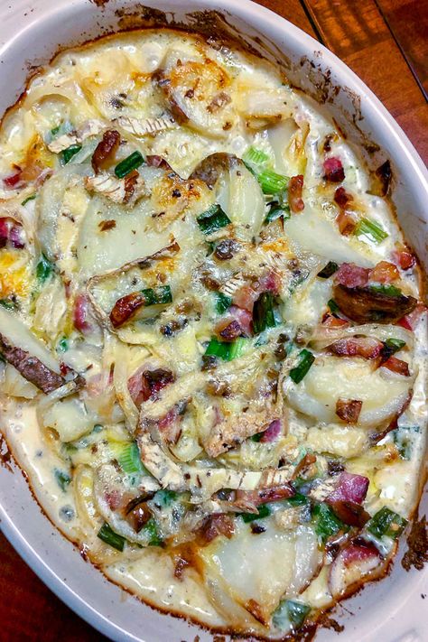 Tartiflette Recipe, Potatoe Recipes, French Potatoes, Potato Bacon, Winter Foods, Delicious Sides, Bacon Potato, Bacon And Cheese, Fresh Recipes