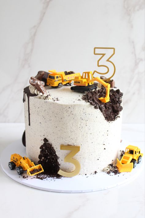 Digger Cake, Construction Birthday Cake, Toddler Birthday Cakes, Construction Theme Birthday Party, Construction Cake, Construction Trucks, 3rd Birthday Cakes, Construction Birthday Parties, Baby Birthday Cakes