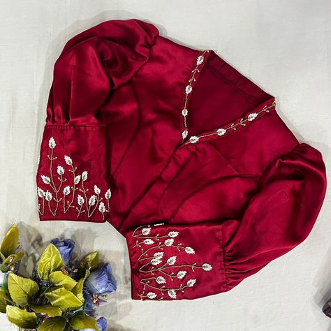 Trendy Blouses, Trendy Blouse Designs, Fancy Blouses, Readymade Blouse, Work Style, Style Blouse, Hand Work, Work Blouse, Work Fashion