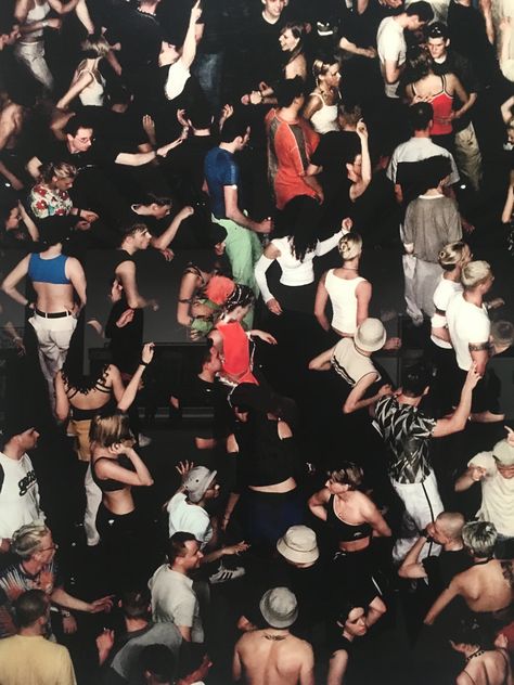 Andreas Gursky Andreas Gursky, Andreas Gursky Photography, Gursky Photography, Presence Photography, Crowd Walking, Lucas Blalock, Crowd Photo, Concert Crowd, Face Drawing Reference