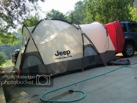 JEEP Tent Jeep Tent Camping, Jeep Tent, Landing Ideas, Jeep Baby, Camping In The Rain, Camp Lake, Jeep Camping, Roof Basket, Car Tent