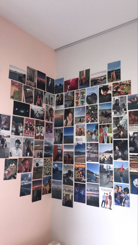 Big Photo Collage Ideas, Photowall Ideas Bedroom Layout, Postcards Aesthetic Wall, Wall Photo Collage Ideas Layout, 5 Photo Wall Layout, 4x6 Photo Wall Collage Ideas, Photo Wall Collage Ideas Layout, Photo Wall Collage Bedroom Aesthetic, Room Picture Collage