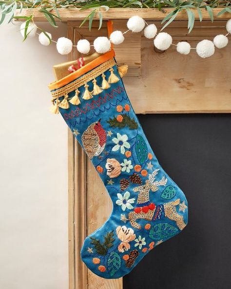 Natal, Patchwork, Mantel Christmas, Christmas Fair Ideas, Cat Christmas Stocking, Christmas Party Crafts, Cute Christmas Stockings, Embroidered Stockings, Family Christmas Stockings