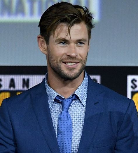 Messy Hair, Chris Hemsworth Young, Snowwhite And The Huntsman, Beard Styles Short, Best Marvel Characters, Chris Hemsworth Thor, Best Love Songs, Marvel Films, People Magazine