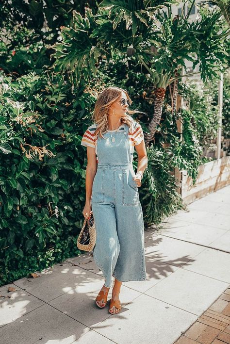 Wide leg overalls with a striped t-shirt and brown sandals. Visit Daily Dress Me at dailydressme.com for more inspiration                women's fashion 2018, summer fashion, back to school outfits, college, jumpsuits, overalls, sandals, t-shirts Mode Retro, Populaire Outfits, Higher Income, Modieuze Outfits, Middle Class, Summer Fashion Trends, Denim Overalls, Mode Streetwear, Home Reno