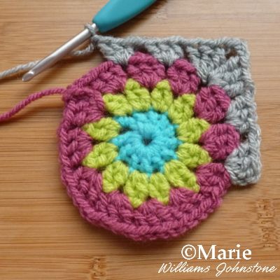 Crochet Free Patterns, Sun Burst Granny Square, Burst Granny Square, Blankets Making, Crochet Minecraft, Granny Square Häkelanleitung, Sunburst Granny Square, Square Crochet Pattern, Granny Pattern