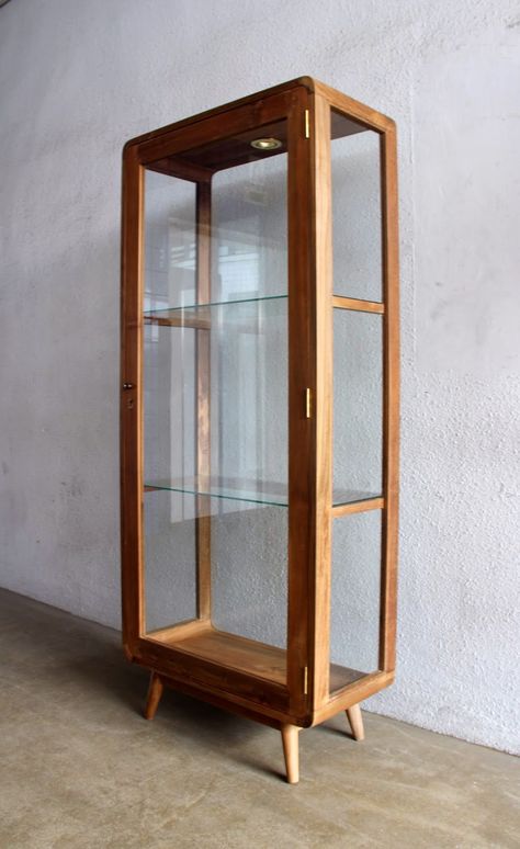 Vitrine Vintage, Glass Cupboard, Glass Cabinets, Bobs Furniture, Vintage Cupboard, Glass Showcase, Sofa Bed Design, Cute Furniture, Muebles Living