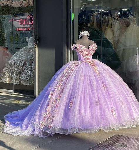 Blue Pink And Purple Quince Dress, Purple Quince Dress With Flowers, Purple Pink Quinceanera Dresses, Purple Quinceanera Court, Rapunzel Inspired Quinceanera, Purple Rapunzel Dress, Repunzel Quince Dress, Lavender Purple Quince Dress, Lilac Xv Dresses