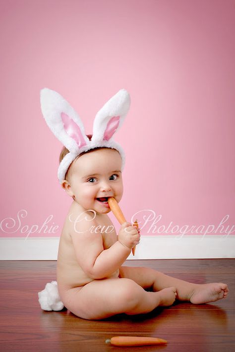 Baby Easter Photography, Baby Easter Pictures, Easter Baby Photos, Easter Mini Session, Easter Photography, Easter Photoshoot, Foto Newborn, Baby Calendar, Holiday Photography