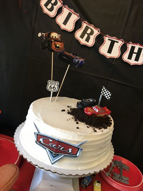 Cars Birthday Smash Cake, Lightning Mcqueen Cake Easy, Disney Cars Cake Diy, Disney Cars Birthday Cake Mcqueen, Buttercream Lightning Mcqueen Cake, Simple Lightning Mcqueen Cake, Easy Cars Cake, Easy Car Cake Ideas, Cars 3rd Birthday Cake