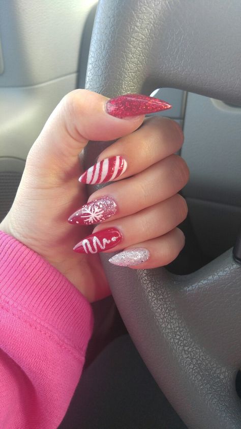 Christmas stiletto nails Stiletto Christmas Nails, Christmas Nails Stiletto, Nails Xmas, Xmas Nail Designs, White Stiletto Nails, Pink Stiletto Nails, Long Curly Hairstyles, Christmas Tree Nails, Holiday Nails Winter