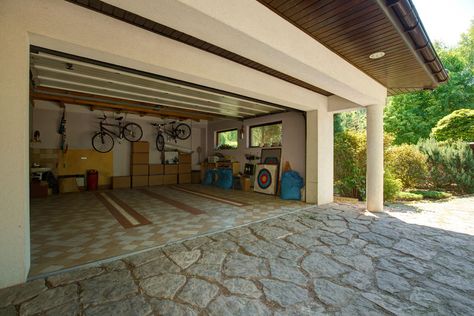 Rifacimento Garage, Construction Garage, Garage Builders, Building A Garage, Garage Style, Ceiling Plan, Fountains Backyard, Modern Garage, Built In Seating