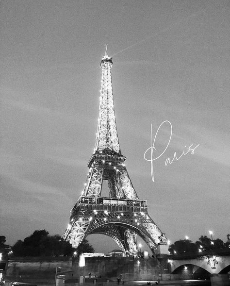 Effiel Tower, Paris Tour Eiffel, Paris Dream, Paris Vibes, Black And White Photo Wall, Paris Wallpaper, Black And White Picture Wall, Paris Aesthetic, Paris At Night