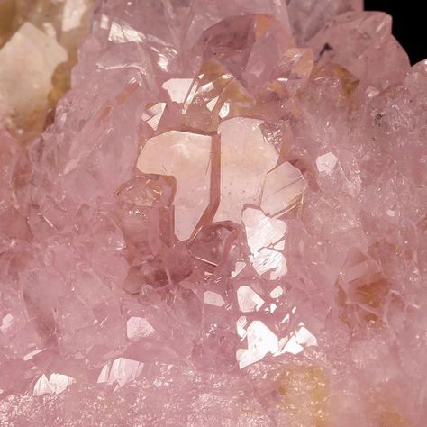 Rose Quartz on Smoky Quartz - Taquaral, Itinga, Minas Gerais, Brazil - Bid on Mineralauctions.com Minas Gerais, Pink Pie, Rock And Minerals, Quarts Crystal, Rose Quartz Color, Phone Wallpaper Pink, Crystal Aesthetic, Quartz Geode, Goddess Of Love