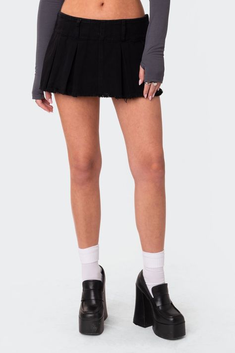 Washed Denim Pleated Micro Skort – edikted Mini Skirts Fashion, Visionary Fashion, Outfits Fiesta, Micro Skirt, Micro Mini Skirt, Miniskirt Outfits, Washed Denim, The Fear, Mini Fashion