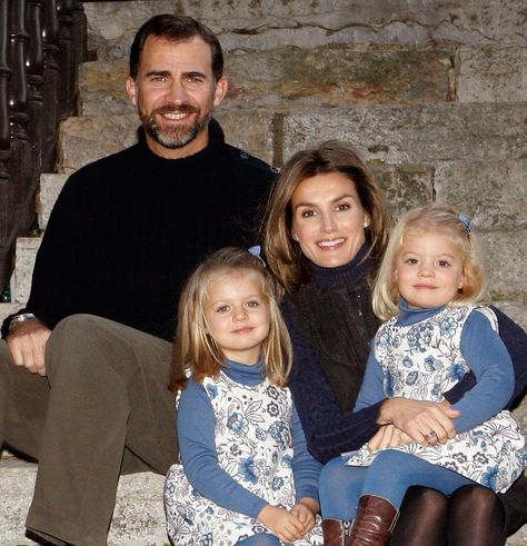 It seems like just yesterday when King Felipe VI and Queen Letizia of Spain announced the birth of their first daughter, so it comes as a total shock that it was 10 years ago that Princess Leonor was born. From day one, the little royal graced us with the sweetest pictures at family outings and official events. Then, in 2007, the cuteness doubled with the birth of her sister, Infanta Sofía, and thus began a time of matching outfits, coordinating hairstyles, and mischievous sisterly smiles. Spanish Royalty, Royal Family Christmas, Pictures Of Princesses, Princess Letizia, Royal Christmas, Princess Leonor, Spanish Royal Family, Princess Sofia, European Royalty