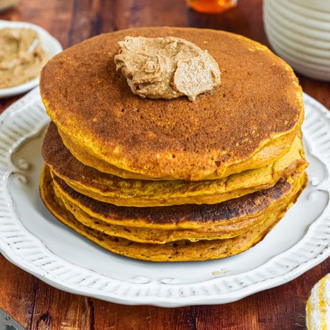 Pumpkin Pancakes Cinnamon Butter, Essen, Pastel, Luke’s Pumpkin Pancakes With Cinnamon Butter, Lukes Pumpkin Pancakes With Cinnamon Butter, Lukes Diner Pumpkin Pancakes, Lukes Pumpkin Pancakes, Luke’s Pumpkin Pancakes Recipe, Luke’s Pumpkin Pancakes