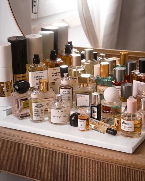 Le Labo Aesthetic, Niche Perfume Collection, Niche Fragrances, Perfume Collection Display, Perfume Wishlist, Fragrance Lab, Selfcare Skincare, Perfume Display, Travel Perfume