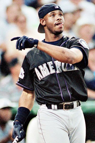 Ken Griffey Jr.... The Hat ... The Swing... The Style.... He was and still is Culture ! Sports Figures, Ken Griffey Jr, Seattle Sports, Baseball Pictures, Ken Griffey Jr., Griffey Jr, Ken Griffey, Sport Icon, Sports Hero