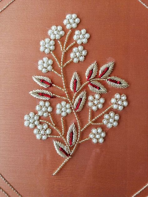 Embroidery/Bordados | Hand embroidery created by me Simple Hand Embroidery Patterns, Pola Manik, Hand Beaded Embroidery, Simple Embroidery Designs, Diy Embroidery Designs, Bead Embroidery Tutorial, Hand Embroidery Patterns Flowers, Hand Embroidery Videos, Diy Embroidery Patterns