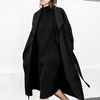 Photo Clean Chic Outfit, Chic Minimalista, Outfit Minimal, Minimal Classic, Style Minimaliste, Stil Inspiration, Looks Street Style, Style Noir, Inspiration Mode