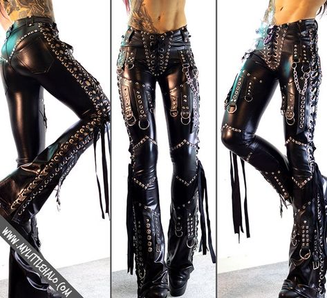 Concert Outfit Metal, Heavy Metal Aesthetic Outfits, Female Punk Outfits, Heavy Metal Concert Outfit, Heavy Metal Outfit, Heavy Metal Clothes, Metal Concert Outfit, Metal Outfits, Alternative Pants
