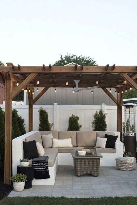 Taman Diy, Backyard Design Ideas Budget, Diy Patio Decor, Modern Backyard Landscaping, Pools Backyard, Patio Deck Designs, Small Backyard Designs Layout, Pergola Design, Backyard Remodel