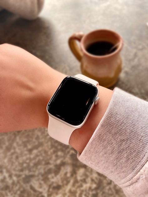 Cute Apple Watch Bands Aesthetic, Apple Watch Inspiration, Smart Watch Aesthetic, Smartwatch Aesthetic, Apple Watch Aesthetic, Aesthetic Apple Watch, Apple Watch Price, Apple Watch Silver, Watch Aesthetic