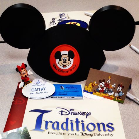 Disney Magnets, Unc Chapel Hill, Disney College Program, Disney College, Disney Traditions, Disney Things, College Student, College Students, Walt Disney World