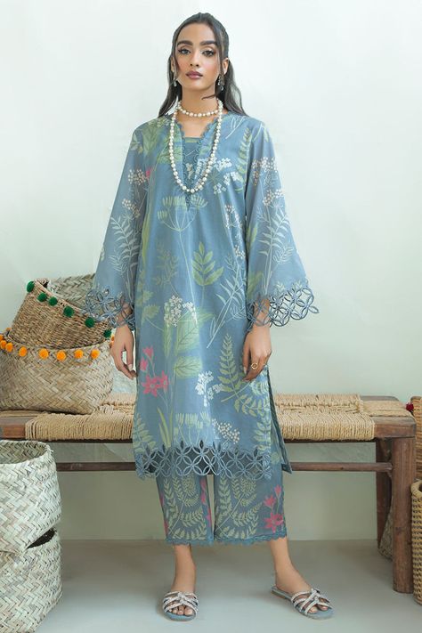 Beautiful Allover printed dress design / Same Print Kurti Shalwar Printed Suits Design Pakistani, Printed Pakistani Suits, Tissue Suit, Printed Dress Designs, Print Dress Designs, Stitching Styles, Beautiful Frocks, Chiffon Frocks, Pakistani Clothes