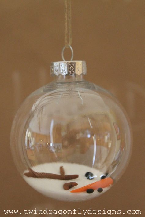 Natal, Diy Melted Snowman, Christmas Ball Ornaments Diy, Melted Snowman Ornament, Diy Christmas Ball, Clear Christmas Ornaments, Diy Snowman Ornaments, Melted Snowman, Diy Christmas Ornaments Easy