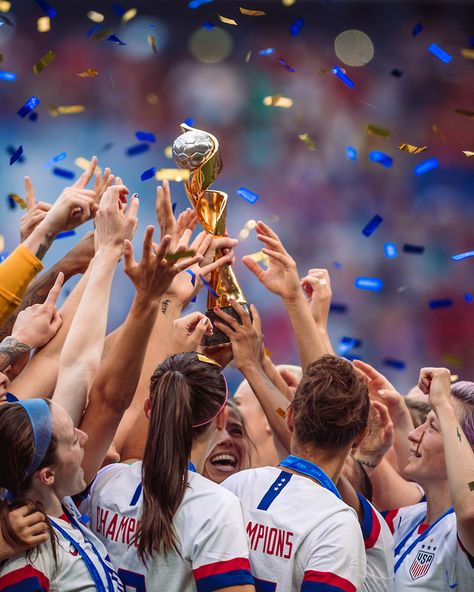 Us Soccer Team, Soccer Keeper, Sports Team Photography, Woman Soccer, Us Women's National Soccer Team, Girls Soccer Team, World Cup France, Usa Soccer Team, Goals Football