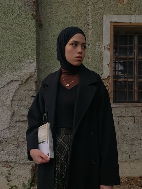 Dark Academia Hijab, Dark Academia Aesthetic Outfit, Academia Aesthetic Outfit, Outfit Dark, Outfit Modest, Dark Academia Outfits, Dark Academia Outfit, Academia Outfit, Academia Outfits