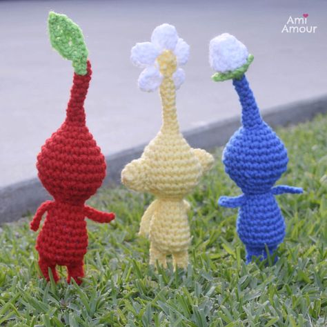Amigurumi Patterns, Pikmin Crochet, Maria Victoria, Crochet Design Pattern, Flower Video, Red Yarn, Crochet Videos Tutorials, Crochet Design, Crochet Stuff