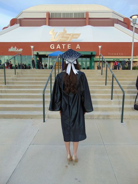 University of South Florida ombre rhinestone and bow graduation cap! Pearl Grad Cap, Bedazzled Graduation Cap, Nurse Graduation Cap, Graduation Cap Decoration Diy, High School Graduation Cap Decoration, High School Graduation Cap, College Graduation Cap Decoration, Grad Pictures, Grad Hat