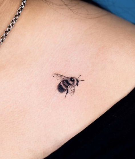 Micro realistic tattoo | Mini realistic tattoo | Realistic tattoo | Realism tattoo | Mini tattoo | Tattoo ideas | Delicate tattoo | Tattoo for girls | Tattoo for men | Design for tattoo #tattoo #tattooideas #blacktattoos #tattooformen #tattooforwomen #tattooartist Small Bees Tattoo, Watercolor Bee Tattoo Ideas, Simple Honeybee Tattoo, Hornet Tattoo Ideas, Bumblebee Tattoo Black And White, Tiny Bumblebee Tattoo, Bumble Bee On Flower Tattoo, Stick And Poke Bee Tattoo, Fine Line Bumblebee Tattoo