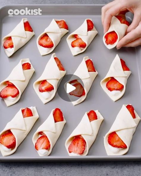 Strawberry Food Ideas, Quick Strawberry Desserts, Wow Desserts, Strawberry Recipes Dinner, Strawberry Desserts Easy, To Go Snacks, Strawberry Cannoli, Lite Snacks, Strawberry Pastry