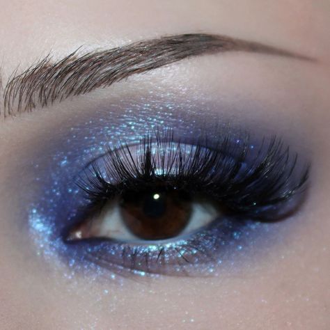 Party Makeup Blue Eyes, Eye Grunge, Makeup Look Blue, Navy Eye Makeup, Navy Blue Eyeshadow, Navy Eyeshadow, Prom Eyeshadow, Grunge Eye Makeup, Navy Blue Makeup