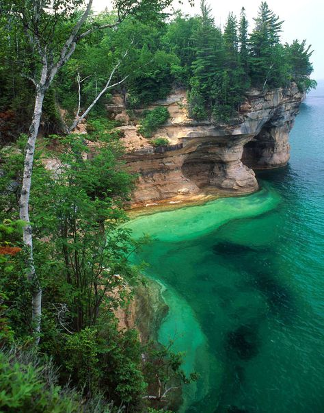These Photos Capture The Little-Known Beauty Of Lake Michigan In Winter Lake Superior, Pictured Rocks, Pictured Rocks National Lakeshore, Apostle Islands, Michigan Travel, The Great Lakes, Pure Michigan, Jolie Photo, Foto Inspiration