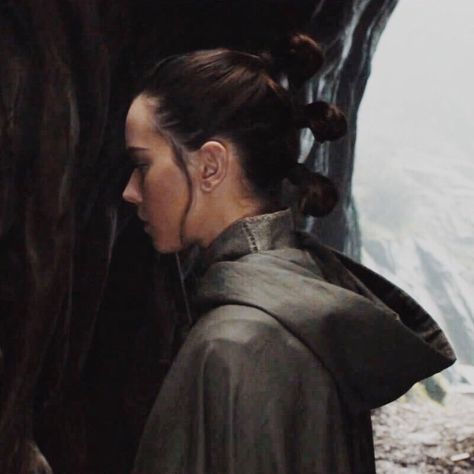 Rey Skywalker Aesthetic, Skywalker Aesthetic, Rey Kenobi, Rey Cosplay, Rey Skywalker, Star Wars Food, Kylo Ren And Rey, Profile Icon, Star Wars 1977