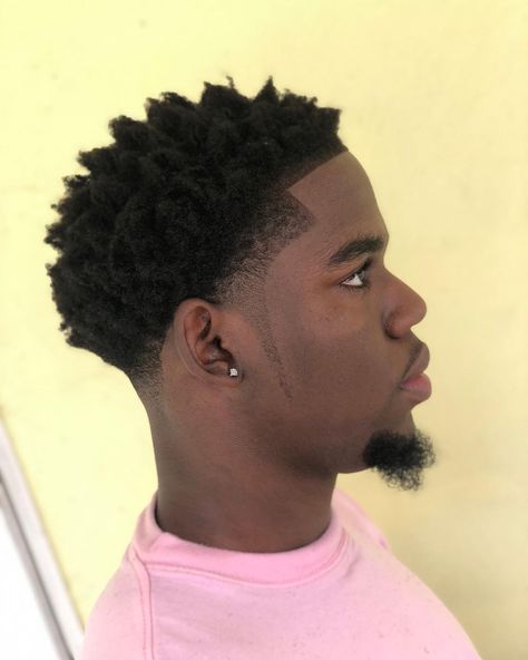 Afro Hair Fade, Black Hair Fade, Taper Fade Afro, Temp Fade Haircut, Taper Fade Short Hair, Taper Fade Curly Hair, Braids With Fade, Afro Fade, Men Fade Haircut Short