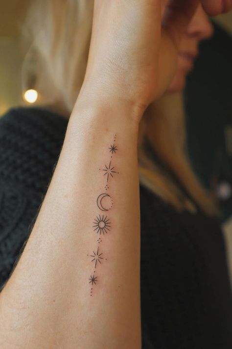 Moon And Stars Small Tattoo, Tato Jari, Tato Dengan Makna, Side Hand Tattoos, Side Wrist Tattoos, Tiny Wrist Tattoos, Simple Tattoos For Women, Hand And Finger Tattoos, Cool Wrist Tattoos