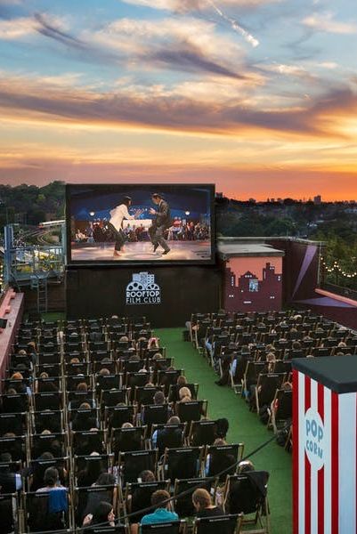 London, rooftop film club Backyard Cinema, London Rooftops, Cinema Idea, Rooftop Cinema, Film Club, Theatre Inspiration, Outdoor Restaurant Design, Open Air Cinema, Outdoor Cinema