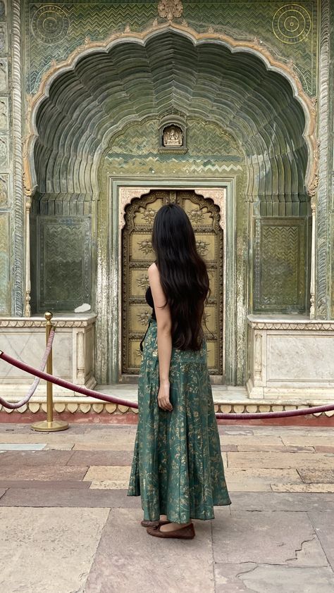 Green gate Jaipur aesthetics Jaipur Pictures Ideas, Indian Aesthetic Fashion, Jaipur Aesthetic Pictures, Jaipur Aesthetic Outfits, Jaipur Outfits Ideas, Indian Fashion Aesthetic, Indian Aesthetic Girl, Aditi Core, Indian Aesthetic Outfit