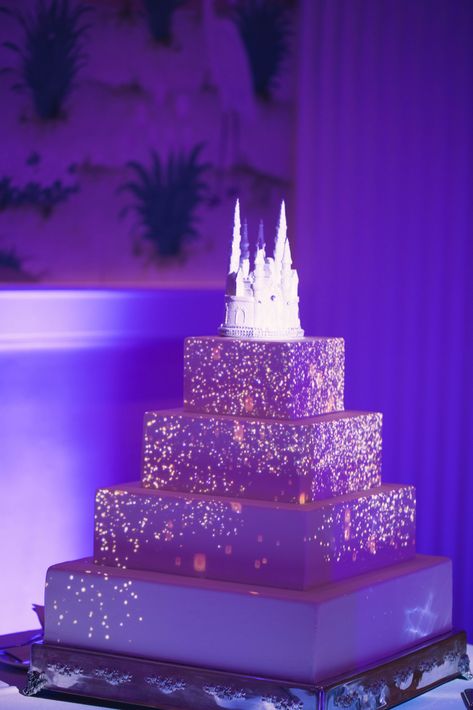 Rapunzel Quinceanera Theme, Bolo Rapunzel, Tangled Wedding, Rapunzel Wedding, Quince Cakes, Quince Cake, Sweet 15 Party Ideas, Sweet 15 Party Ideas Quinceanera, Rapunzel Cake