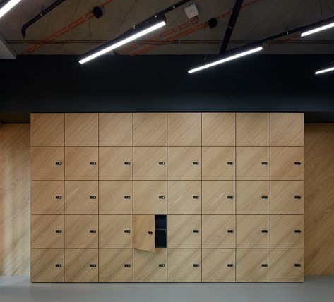 Commercial Bathrooms, It Office, Office Lockers, Locker Designs, Exposed Ceilings, Gym Lockers, Traditional Office, Changing Room, Technology Company