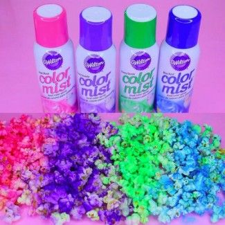 Make neon popcorn with food coloring spray! FUN! Jojo Siwa Sheet Cake Ideas, Black Light Party Food, Neon Popcorn, Neon Party Food, Bolo Neon, Unicorn Food, Neon Birthday Party, Bar A Bonbon, Smart School House