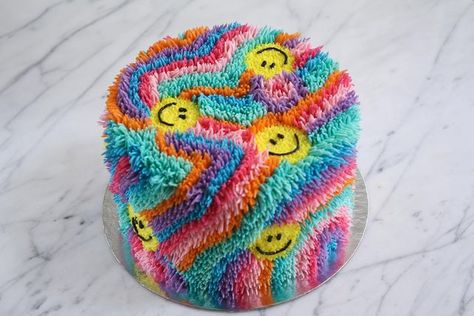 Trippy Cake Ideas, Shag Carpet Cake, Shag Birthday Cake, Shag Cake Ideas, Alien Cake Birthday, Trending Birthday Cakes, Shaggy Cake, Shag Cake, 27th Birthday Cake